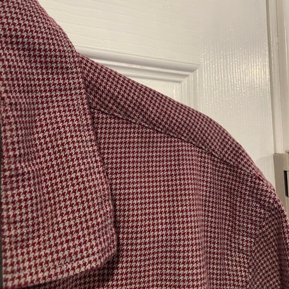 Old Navy Mens Size L Burgundy Gray Houndstooth Collared Button Down Shirt - Picture 2 of 12